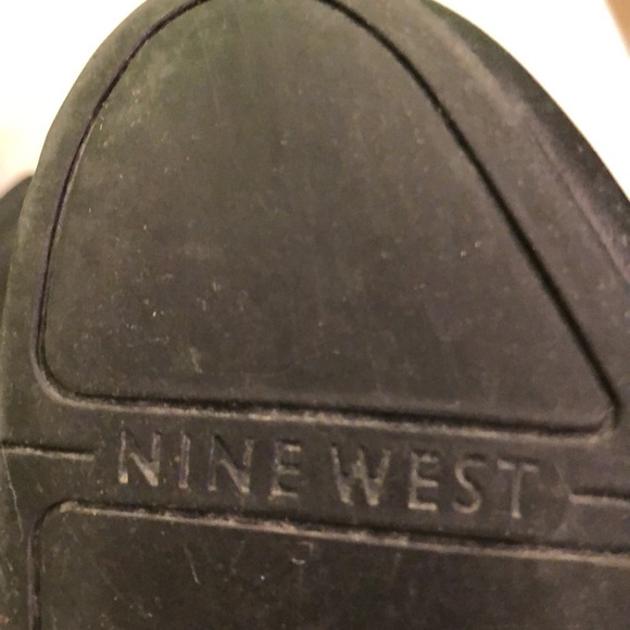 Woman’s leather boots - Picture 6 of 7